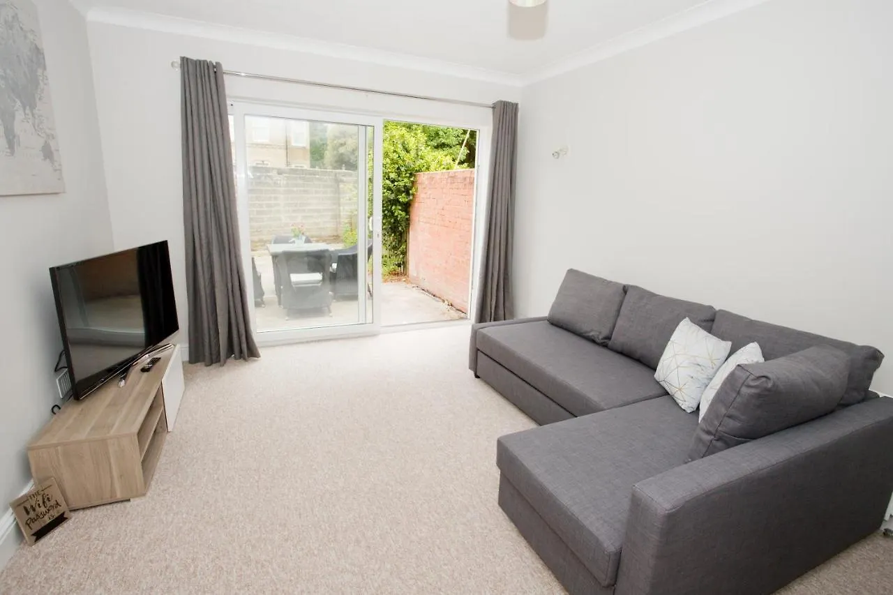 Chine Gardens - 2 Bedroom Apartment Bournemouth