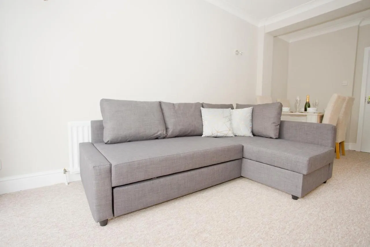Chine Gardens - 2 Bedroom Apartment Bournemouth