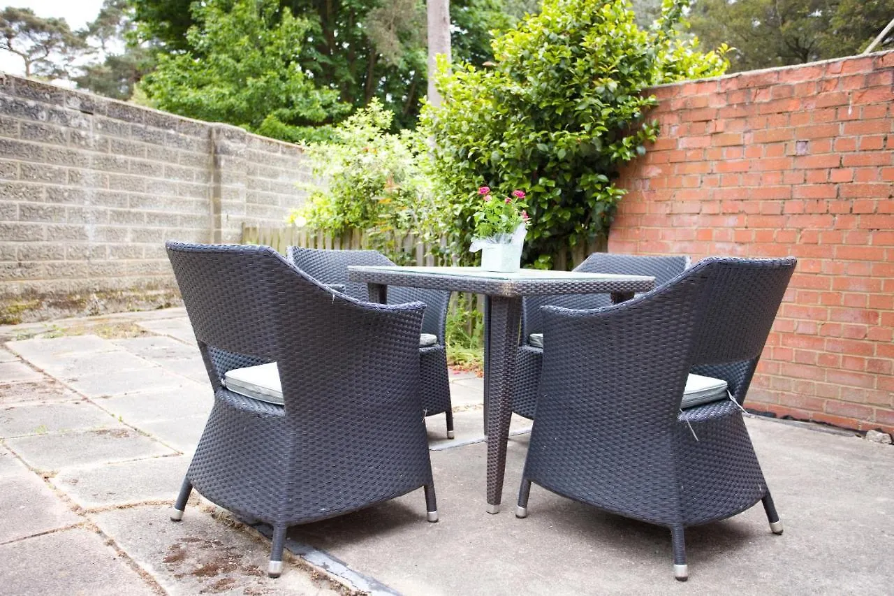 Chine Gardens - 2 Bedroom Apartment Bournemouth 0*,
