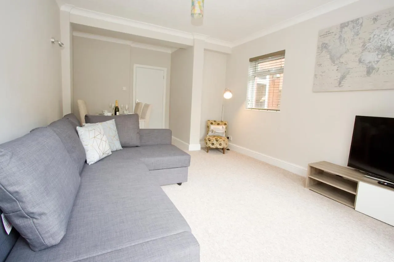 Chine Gardens - 2 Bedroom Apartment Bournemouth