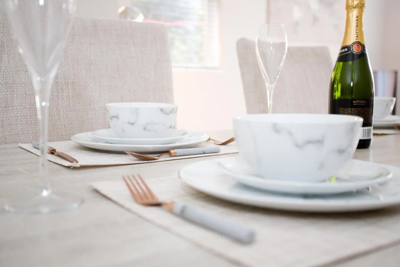 Chine Gardens - 2 Bedroom Apartment Bournemouth