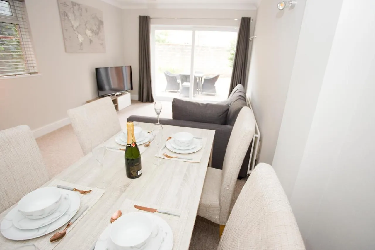 Chine Gardens - 2 Bedroom Apartment Bournemouth