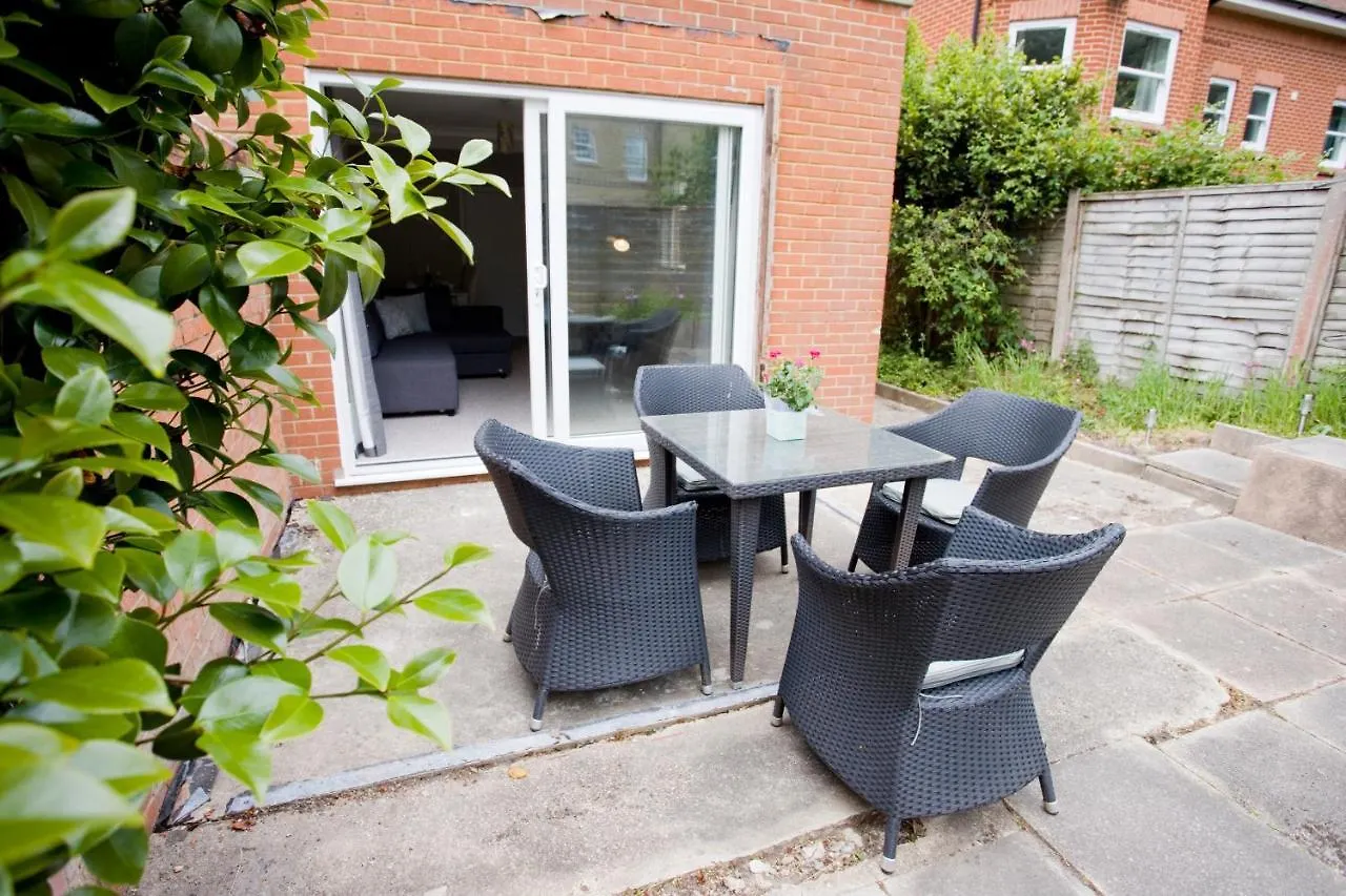 Chine Gardens - 2 Bedroom Apartment Bournemouth 0*,  United Kingdom