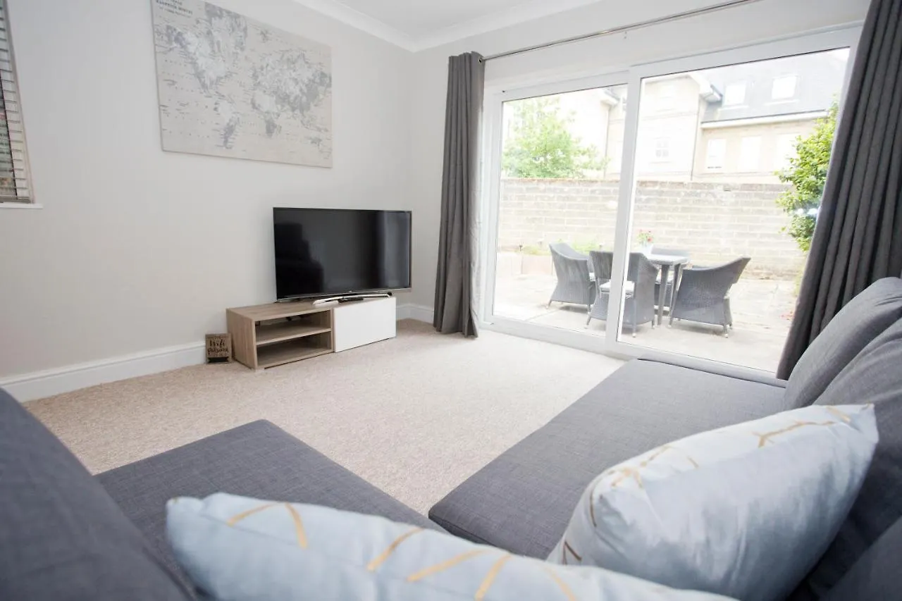 Chine Gardens - 2 Bedroom Apartment Bournemouth