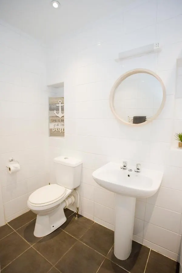 Chine Gardens - 2 Bedroom Apartment Bournemouth