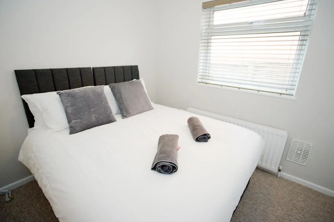 Chine Gardens - 2 Bedroom Apartment Bournemouth 0*,  United Kingdom